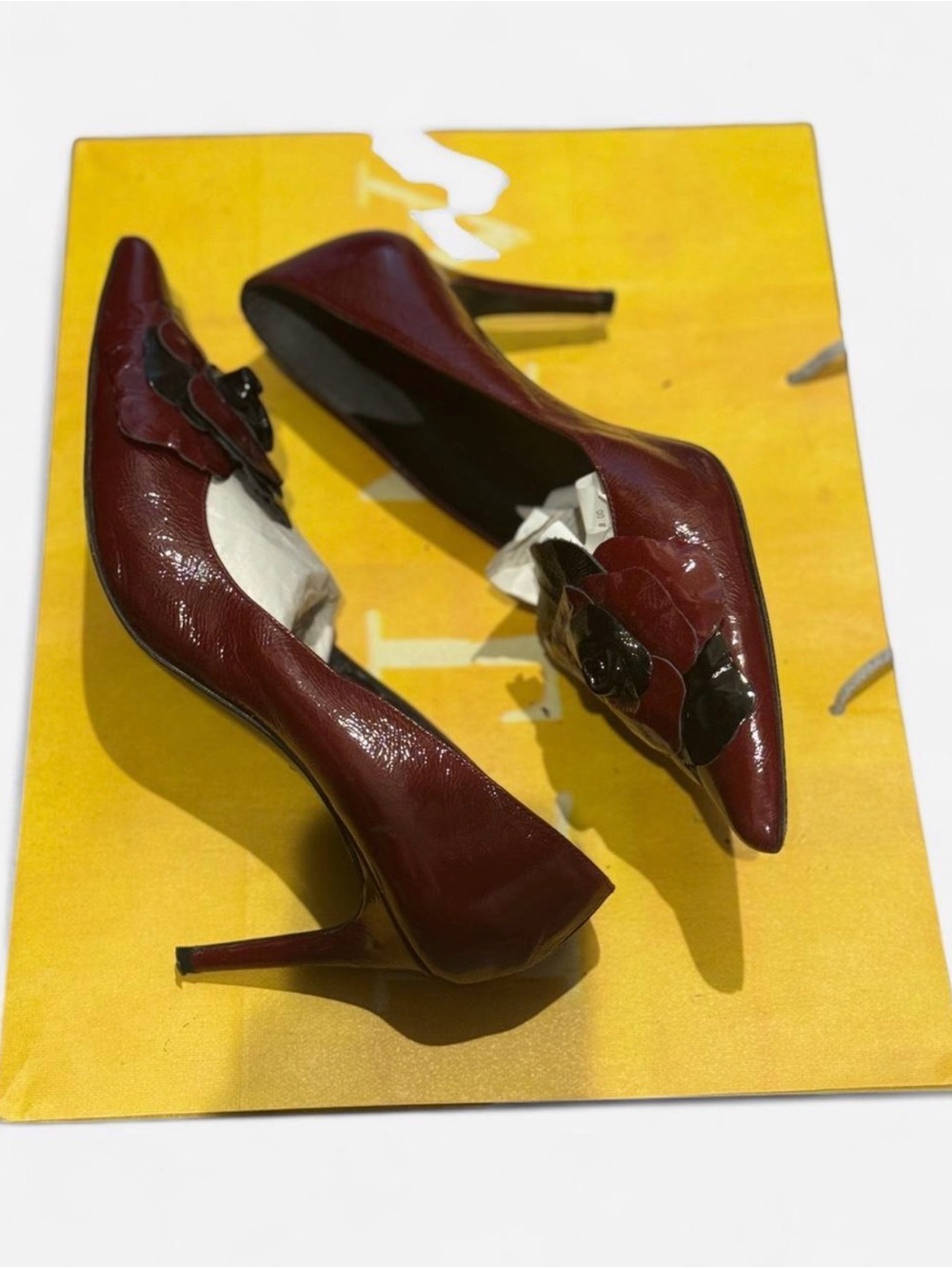 ZOLA Women’s Burgundy Leather Pointed-Toe Pumps with Floral Applique, size 10 - Picture 3 of 6